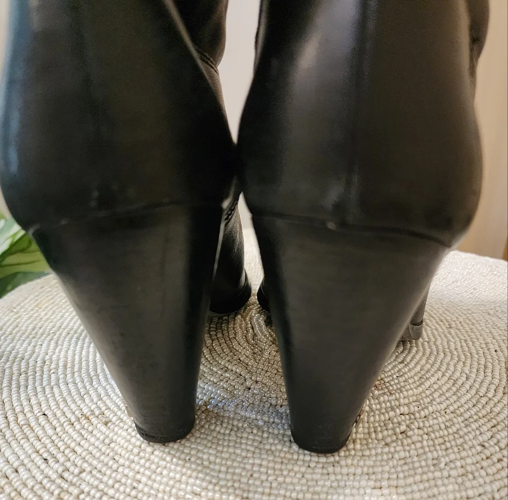 Michael Kors Leather Boots siz7.Conditin Ok.See 2 Last Picture Small Skrach .7 - Picture 9 of 10